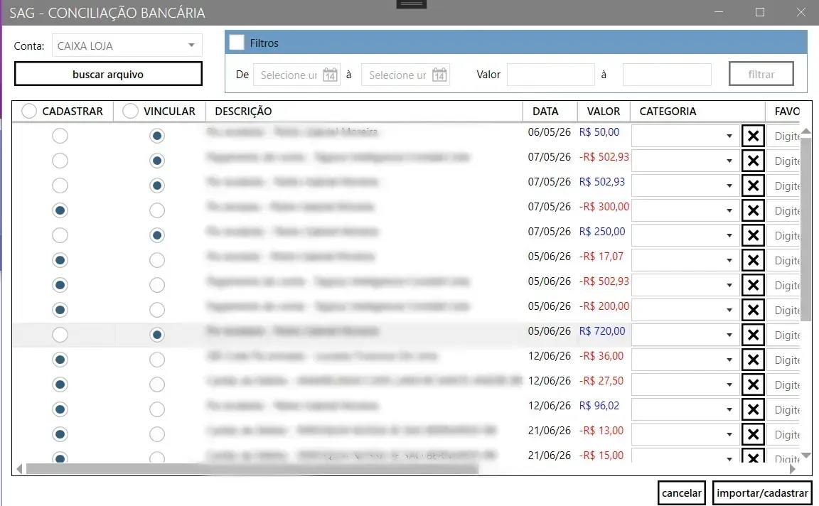 Conciliação bancária com as transações importadas, cada linha oferecendo Cadastrar ou Vincular, e as colunas de data, valor, categoria e favorecido