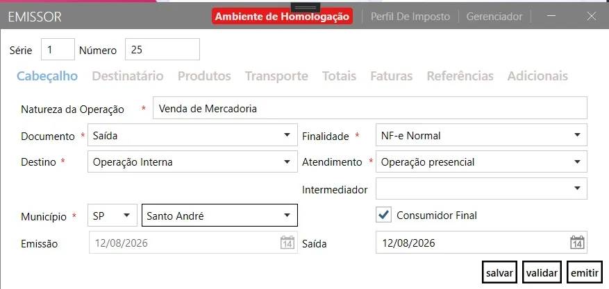 Emissor de NF-e na aba Cabeçalho, com os campos obrigatórios marcados com asterisco e os botões salvar, validar e emitir